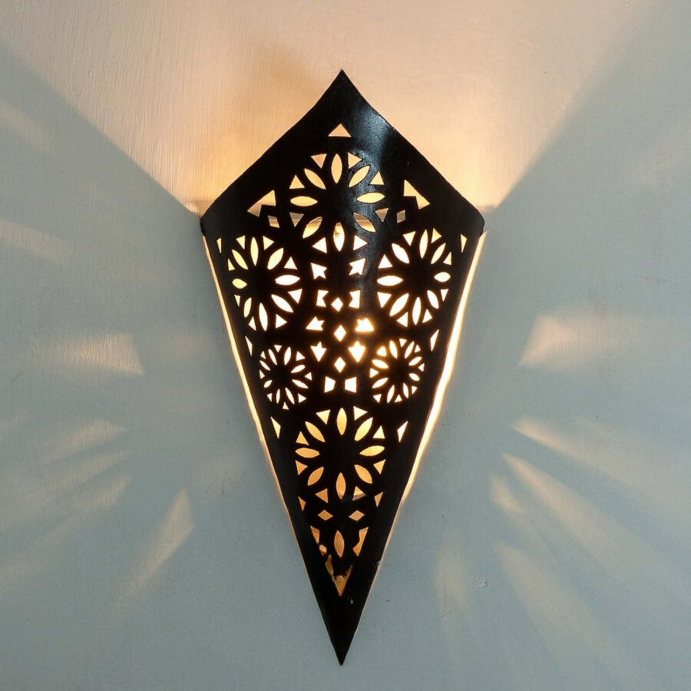 Creative Wall Lamp – Hand-Carved Iconic Design, White & Black Iron, Luxury for Indoor Décor