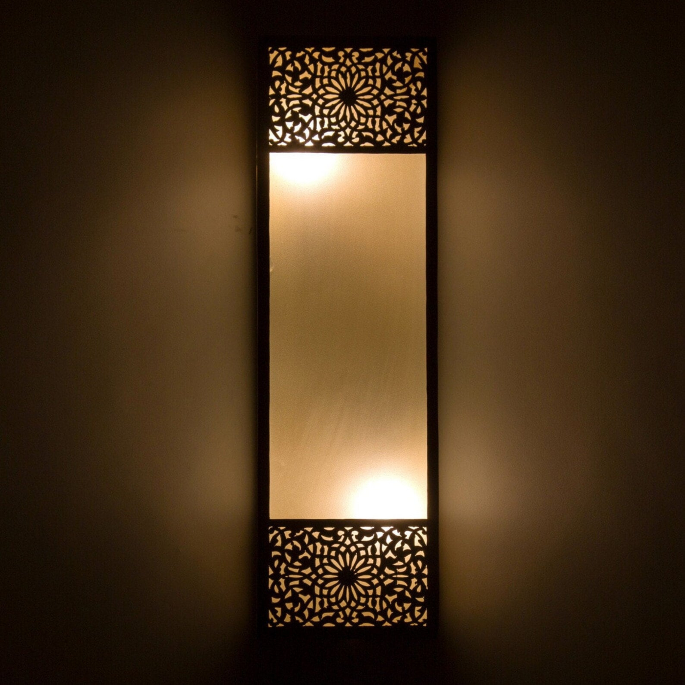 Stylish Wall Sconce Lamp – Beautiful Reflection for Home & Business Luxury