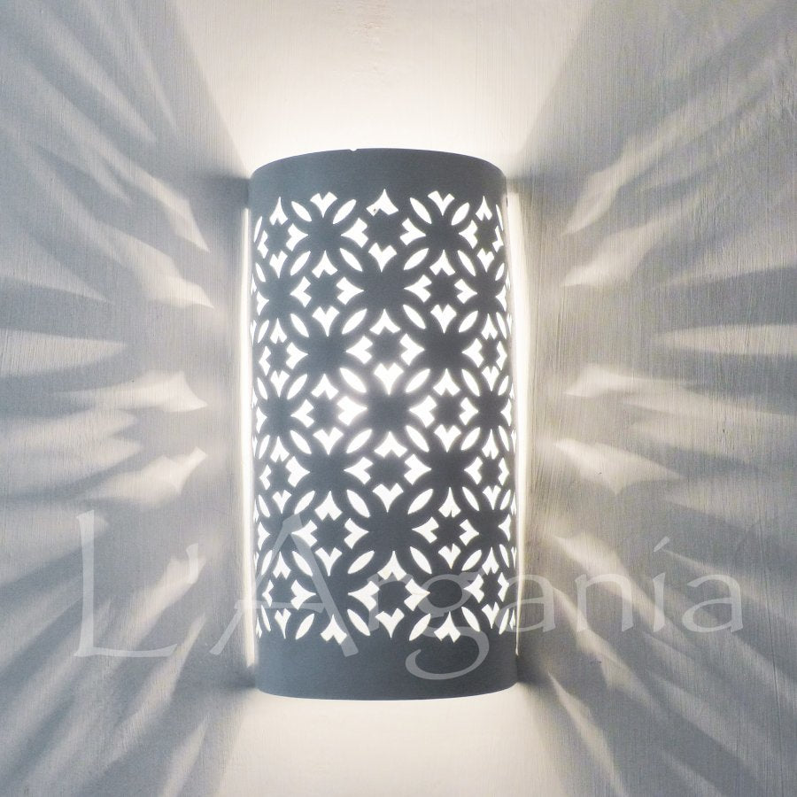 Traditional Wall Sconce Lamp with Moroccan style, Available in Black and White Iron – Luxury for Home and Business Lighting Decoration