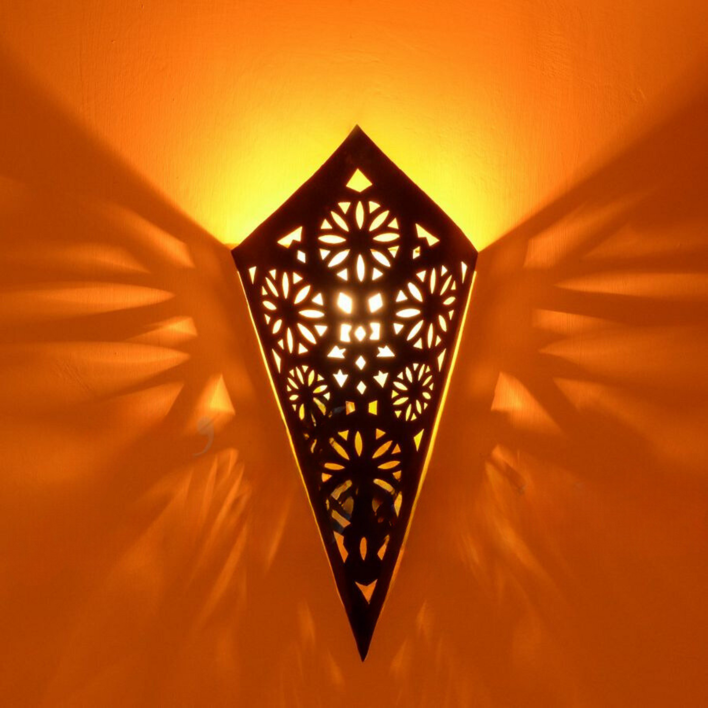 Creative Wall Lamp – Hand-Carved Iconic Design, White & Black Iron, Luxury for Indoor Décor