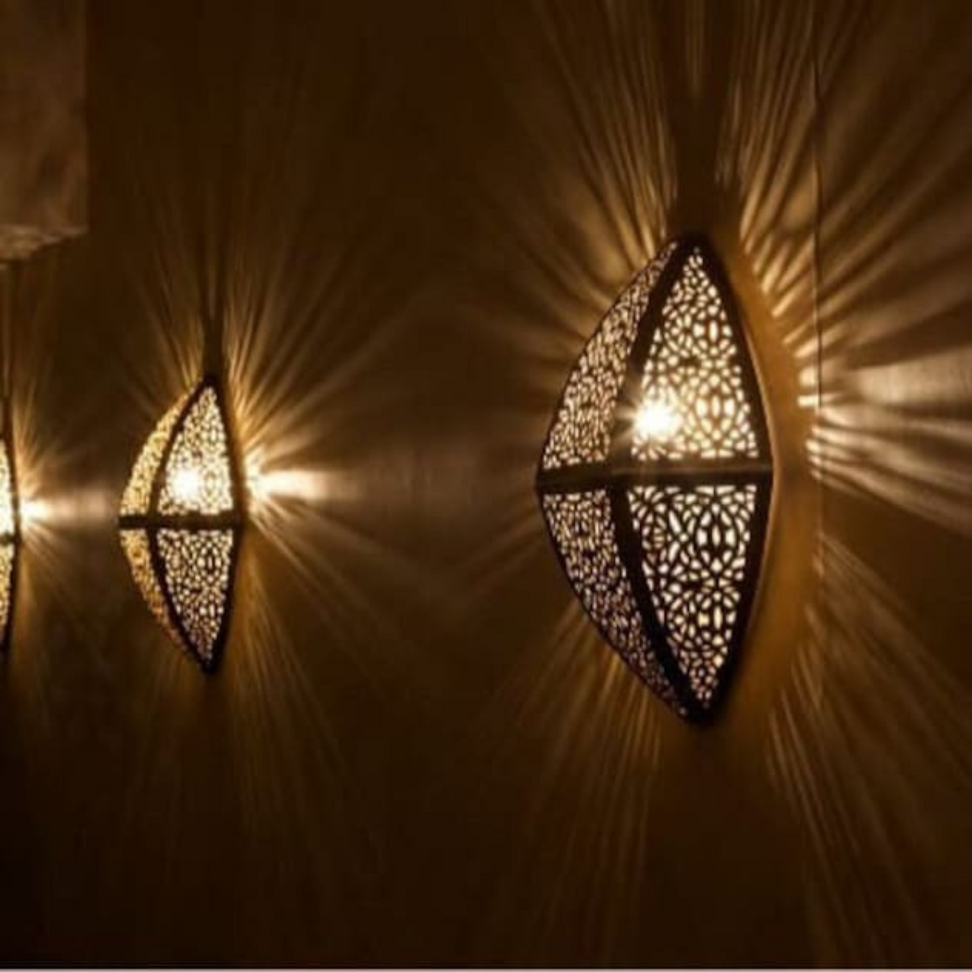 Indoor Antique Wall Lamp – Beautiful Reflection for Luxury Décor