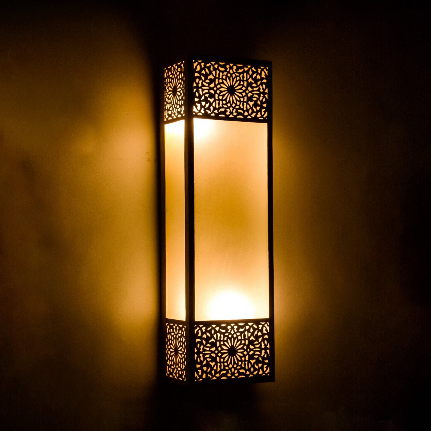 Stylish Wall Sconce Lamp – Beautiful Reflection for Home & Business Luxury