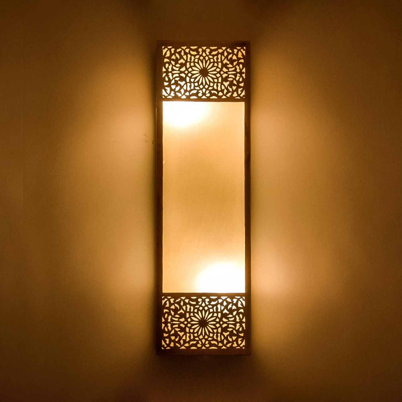 Stylish Wall Sconce Lamp – Beautiful Reflection for Home & Business Luxury